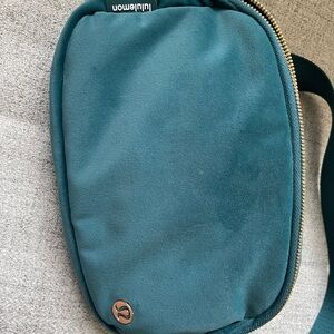 Lululemon 🍋 belt bag